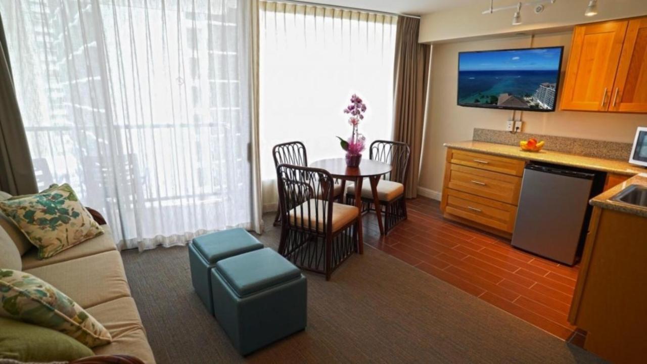 Private Condos In Waikiki, Private Car Rental Included, Beach Gear And Camping Gear Honolulu Esterno foto